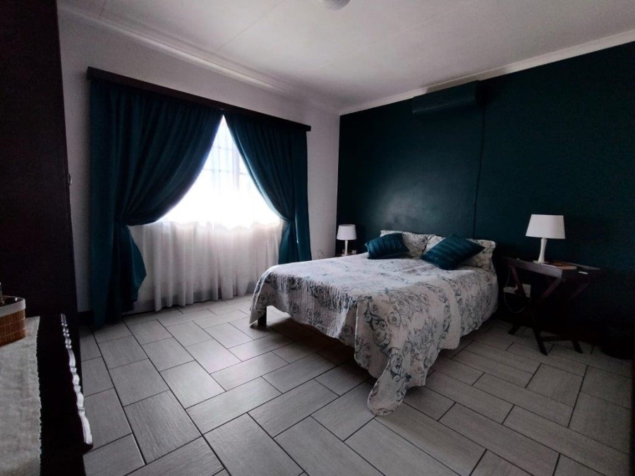 4 Bedroom Property for Sale in Oos Einde North West